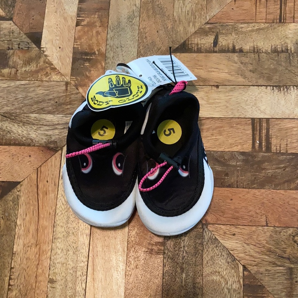 Body Glove water shoes.    Toddler 5 NWT